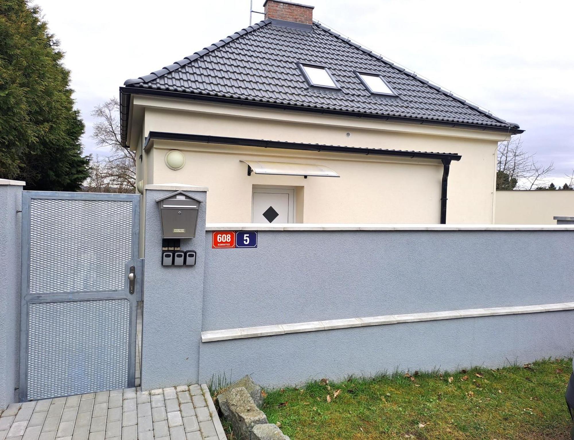 Apartmanovy Dum Se Zahradou V Klidne Casti Prahy - Prague, Prague